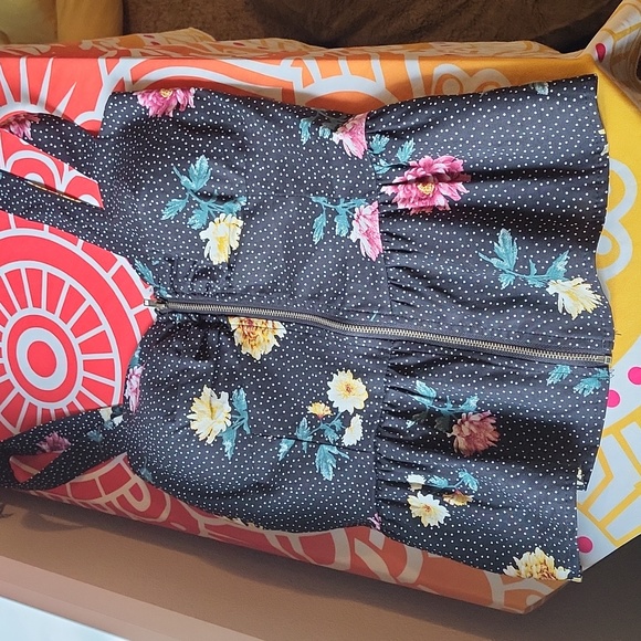 Peplum zip up floral top - Picture 6 of 14